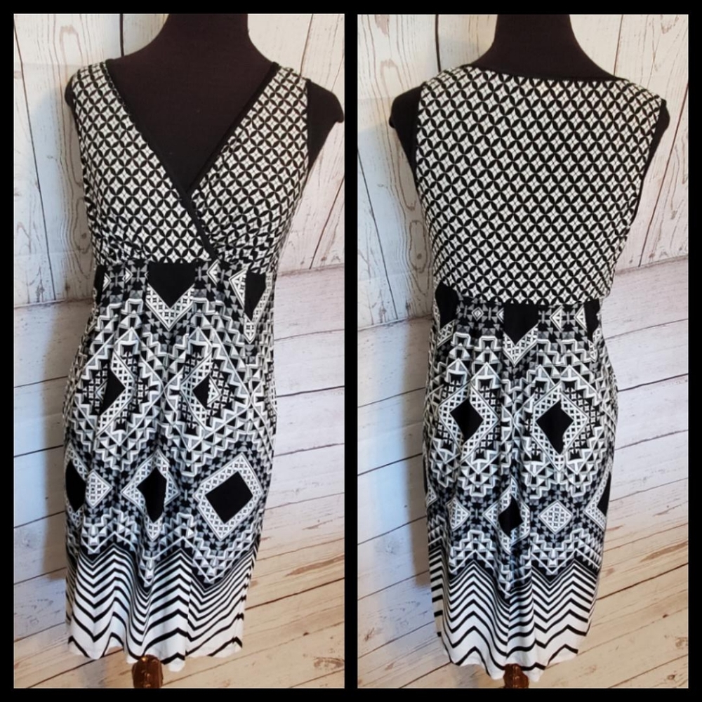 London Times Petites sleeveless V-neck empire waist sundress black and white 6P